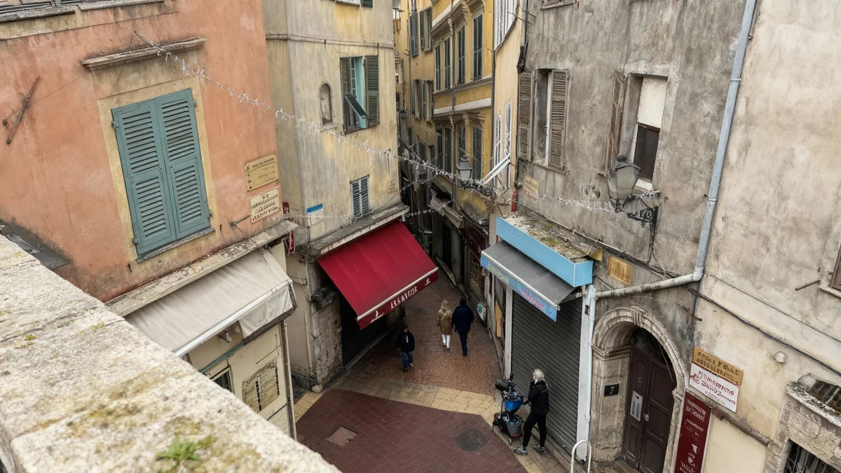 Un immeuble du Vieux-Nice évacué en urgence face à un risque d'effondrement